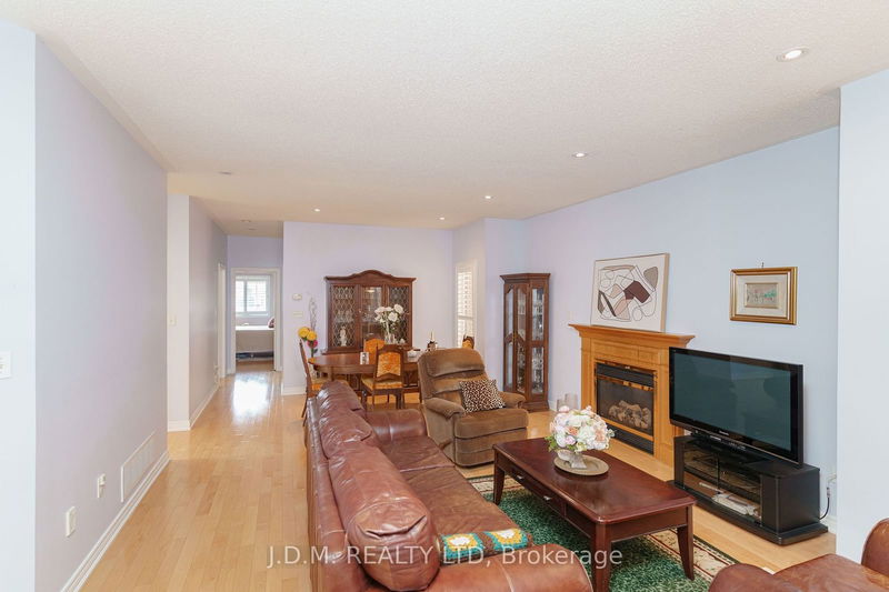 1350 Clarence St  Vaughan, L4H 1T1 | Image 6