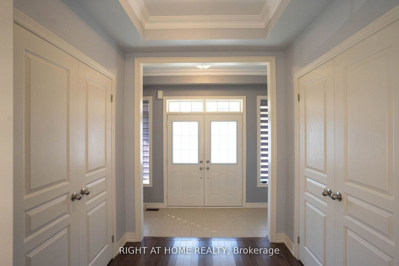 29 Boone Cres, Vaughan, L4H 4V1 | Image 2