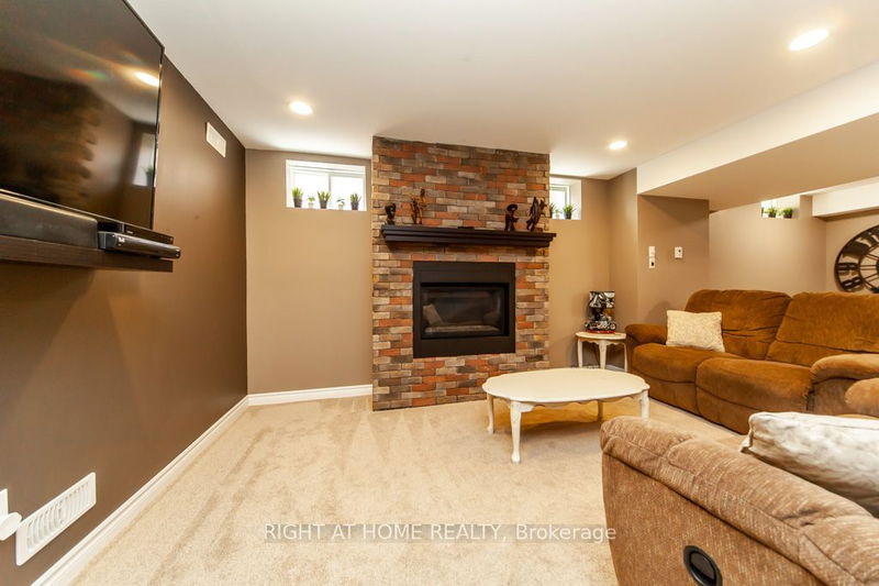 232 Karl Rose Tr  Newmarket, L3X 3J2 | Image 28