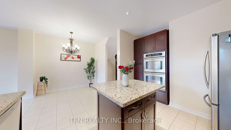 21 Wolf Creek Cres  Vaughan, L6A 4C6 | Image 5