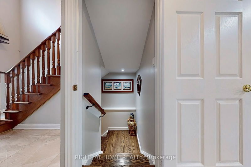 49 Giotto Cres  Vaughan, L6A 3N8 | Image 28