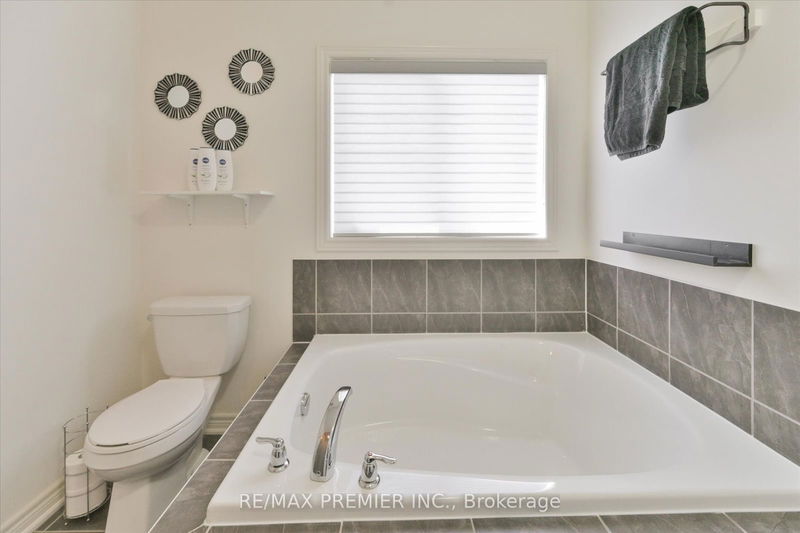 160 Barons St  Vaughan, L4H 3Y7 | Image 22