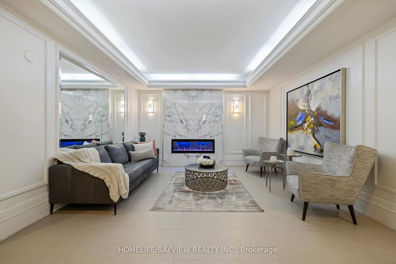 411 - 309 Major Mackenzie Dr E, Richmond Hill, L4C 9V5 | Image 2
