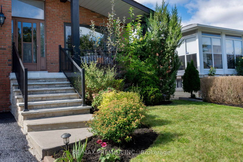 30 Arran Cres  Vaughan, L4L 1G5 | Image 2