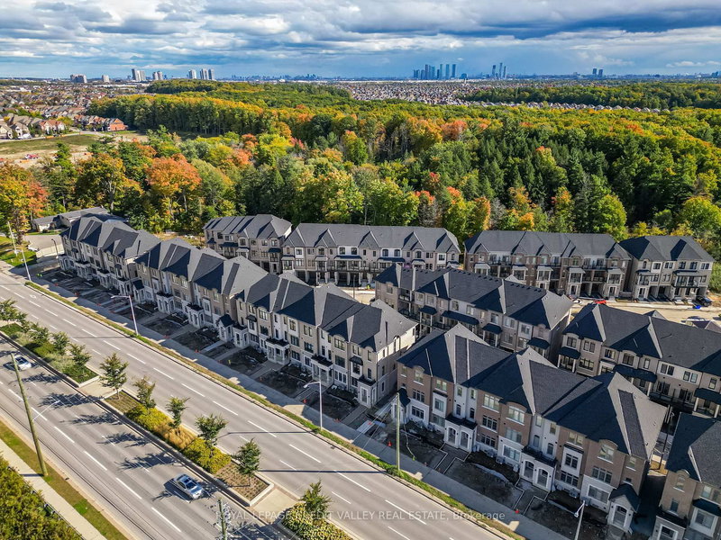 99 Archambault Way, Vaughan, L4L 1A6 | Image 2