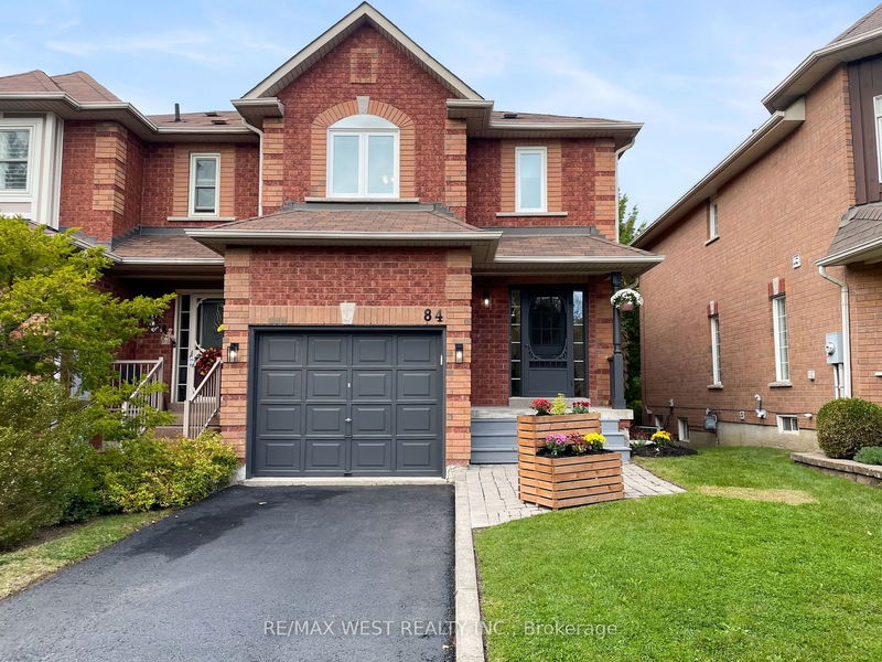 84 Willoway Ave  Whitchurch-Stouffville, L4A 1K6 | Image 1