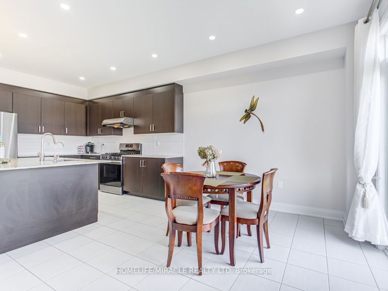 44 Festival Crt S East Gwillimbury, L9N 0N8 | Image 16