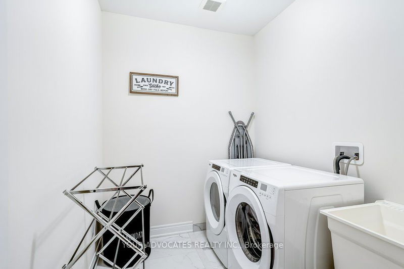 20 Drizzel Cres  Richmond Hill, L4E 1G8 | Image 20