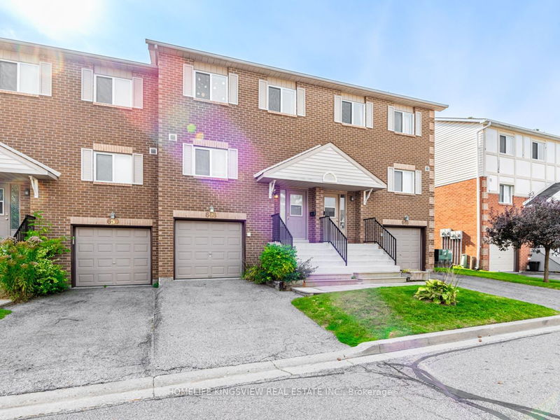  33 - 648 Gibney Cres  Newmarket, L3X 1Y1 | Image 2