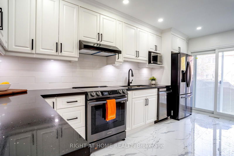 90 Ritva Crt  Richmond Hill, L4C 9R4 | Image 11