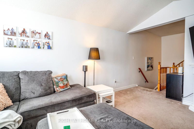 90 Ritva Crt  Richmond Hill, L4C 9R4 | Image 16