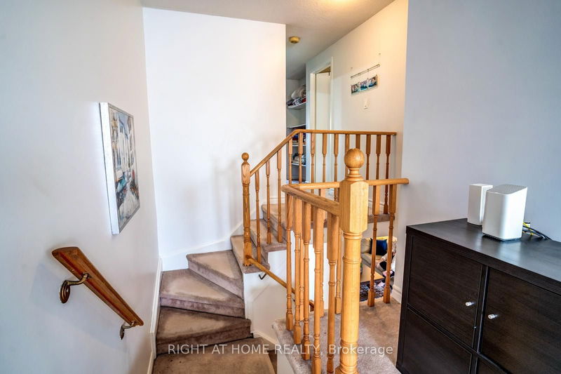 90 Ritva Crt  Richmond Hill, L4C 9R4 | Image 18