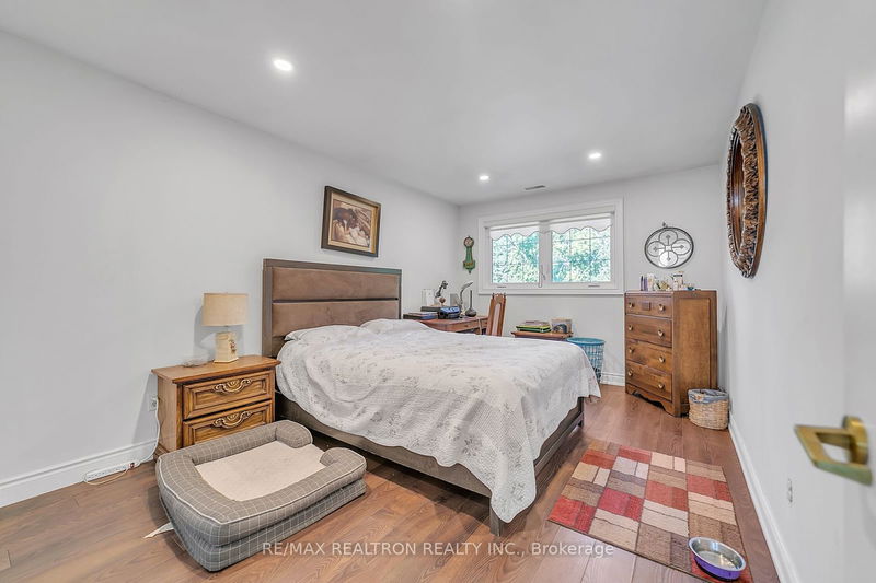 374 Borden Ave  Newmarket, L3Y 5B9 | Image 18