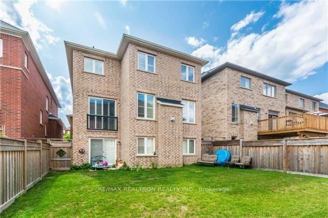 34 Magdalan Cres  Richmond Hill, L4E 0N5 | Image 3