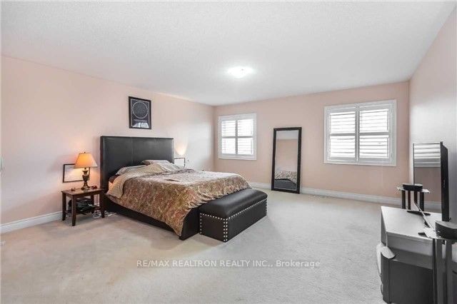 34 Magdalan Cres  Richmond Hill, L4E 0N5 | Image 5