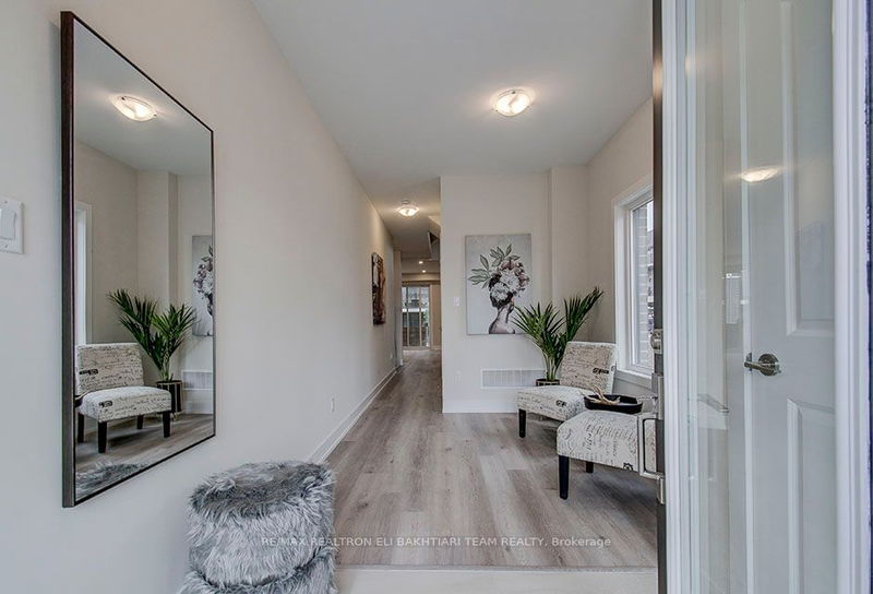 33 Seguin St  Richmond Hill, L4E 2X5 | Image 1