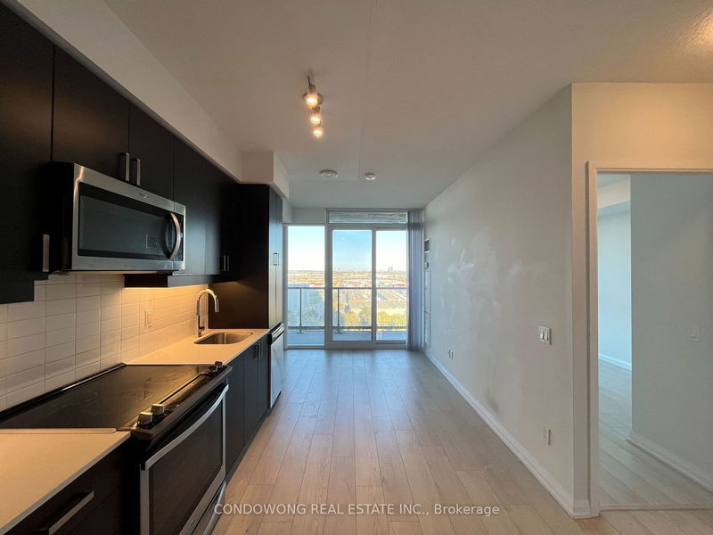 home for lease on 1218-7895 Jane Street