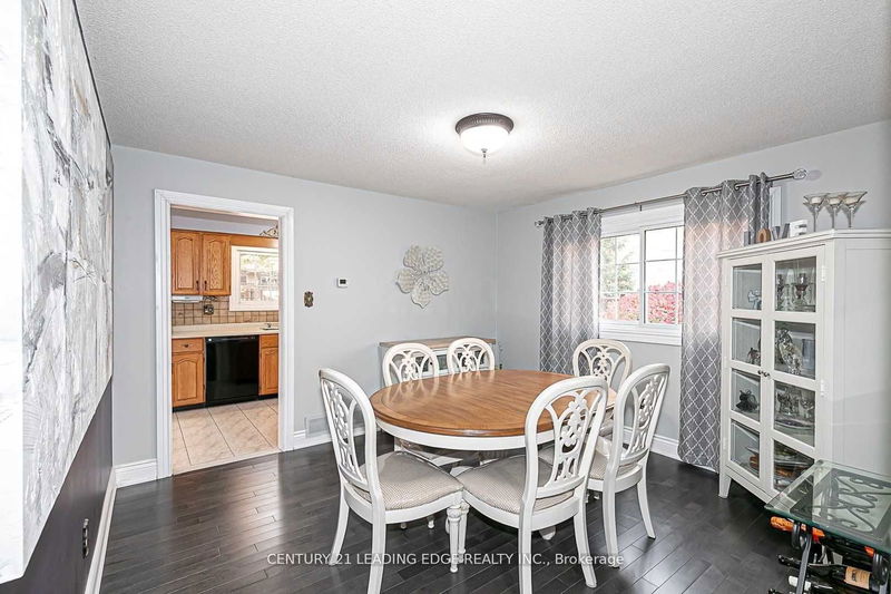 6 Coulson Crt  Markham, L3P 6G7 | Image 10