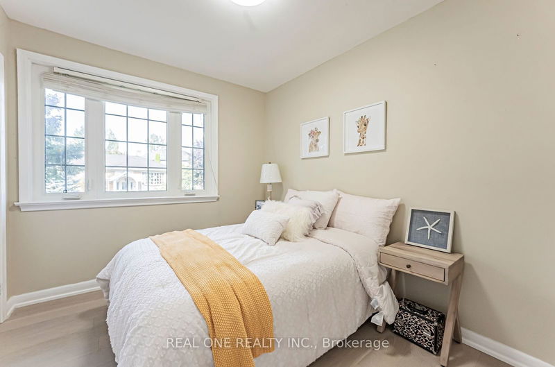 127 Cascade Circ  Richmond Hill, L4C 3H8 | Image 10