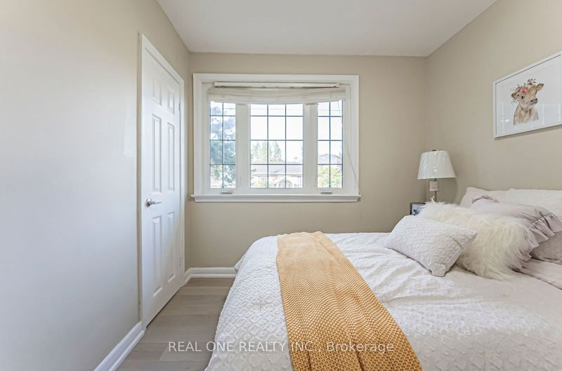 127 Cascade Circ  Richmond Hill, L4C 3H8 | Image 11