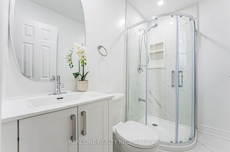 127 Cascade Circ  Richmond Hill, L4C 3H8 | Image 12