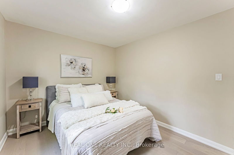 127 Cascade Circ  Richmond Hill, L4C 3H8 | Image 14