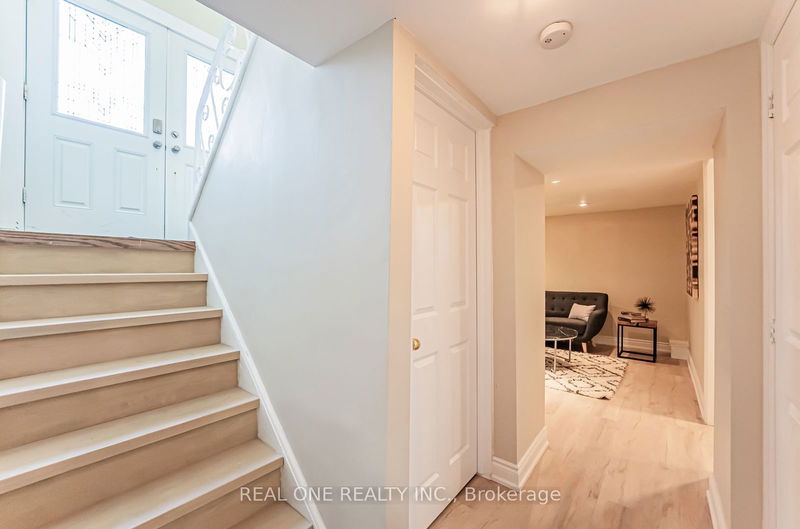 127 Cascade Circ  Richmond Hill, L4C 3H8 | Image 18