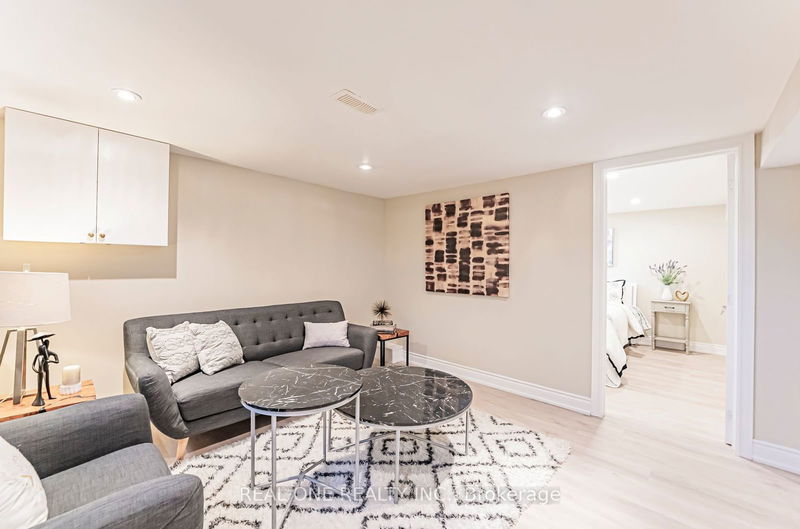 127 Cascade Circ  Richmond Hill, L4C 3H8 | Image 21