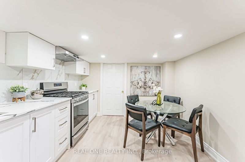 127 Cascade Circ  Richmond Hill, L4C 3H8 | Image 28