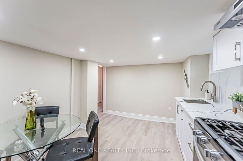 127 Cascade Circ  Richmond Hill, L4C 3H8 | Image 30