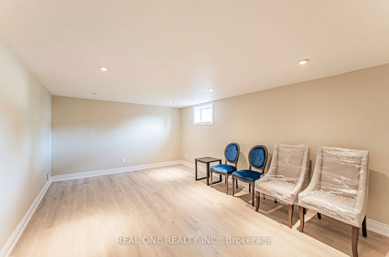 127 Cascade Circ  Richmond Hill, L4C 3H8 | Image 31