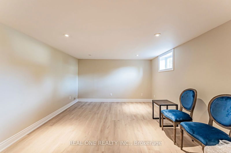 127 Cascade Circ  Richmond Hill, L4C 3H8 | Image 32