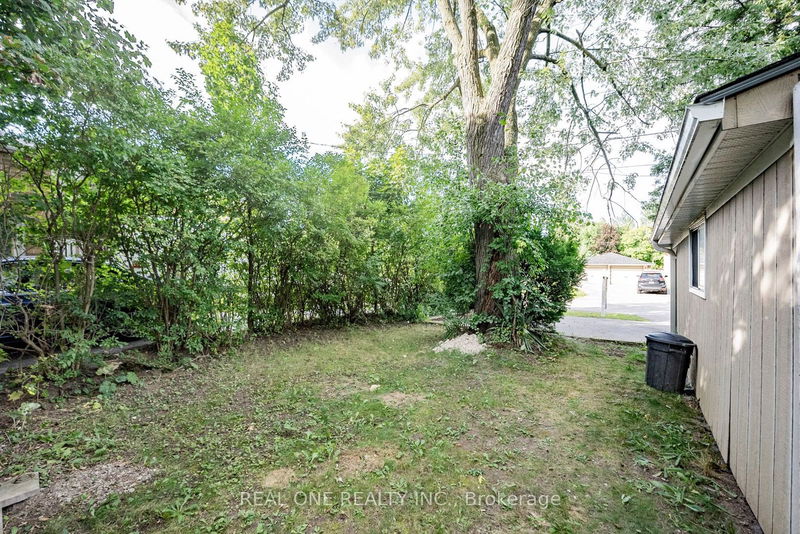 127 Cascade Circ  Richmond Hill, L4C 3H8 | Image 36