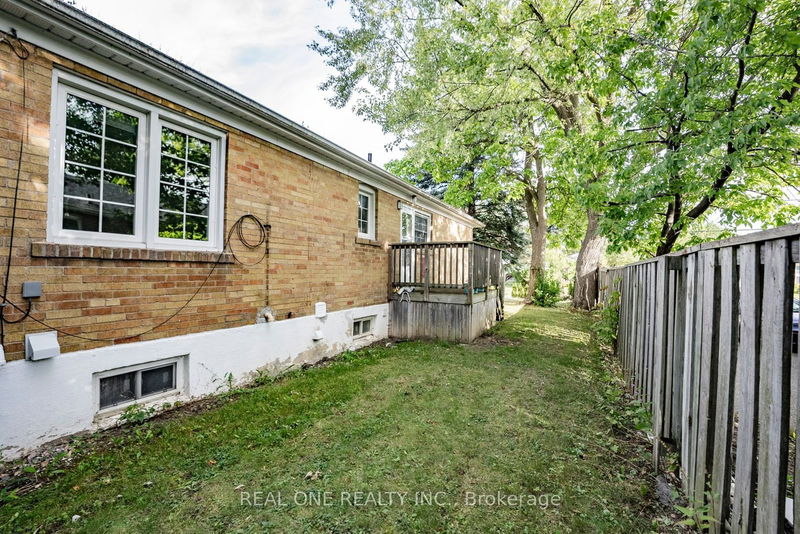 127 Cascade Circ  Richmond Hill, L4C 3H8 | Image 38