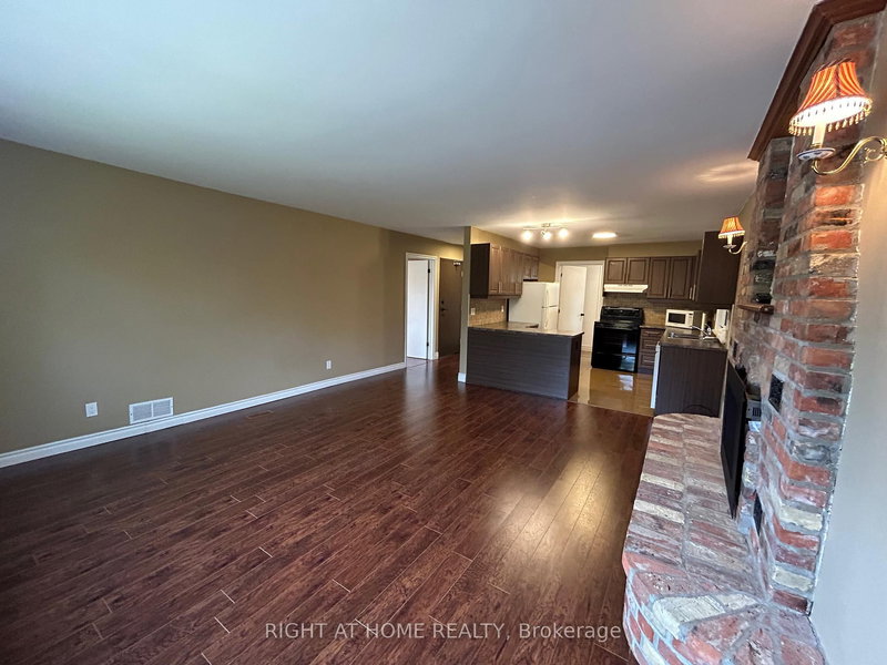 36 Aurora Heights Dr, Aurora, L4G 2W7 | Image 2