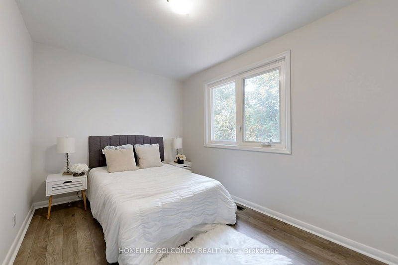 330 Neal Dr  Richmond Hill, L4C 3L5 | Image 11