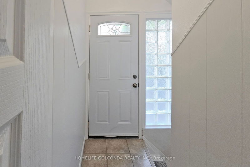 330 Neal Dr  Richmond Hill, L4C 3L5 | Image 16