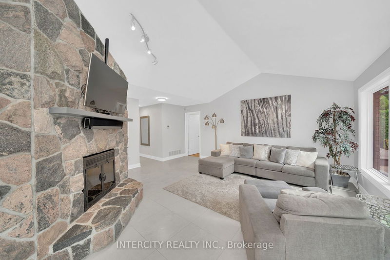 137 Curtis Cres  King, L7B 1C2 | Image 14