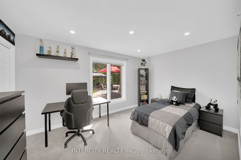 137 Curtis Cres  King, L7B 1C2 | Image 26