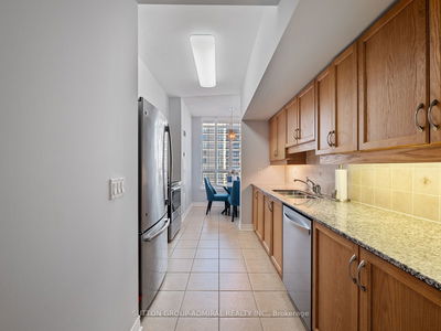 Unit 1412 — 50 Disera Dr, Vaughan - Beverley Glen image-0-2