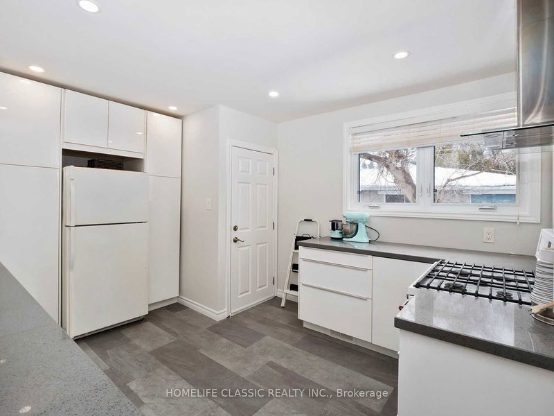 43 Bailey Cres  Aurora, L4G 2B2 | Image 5