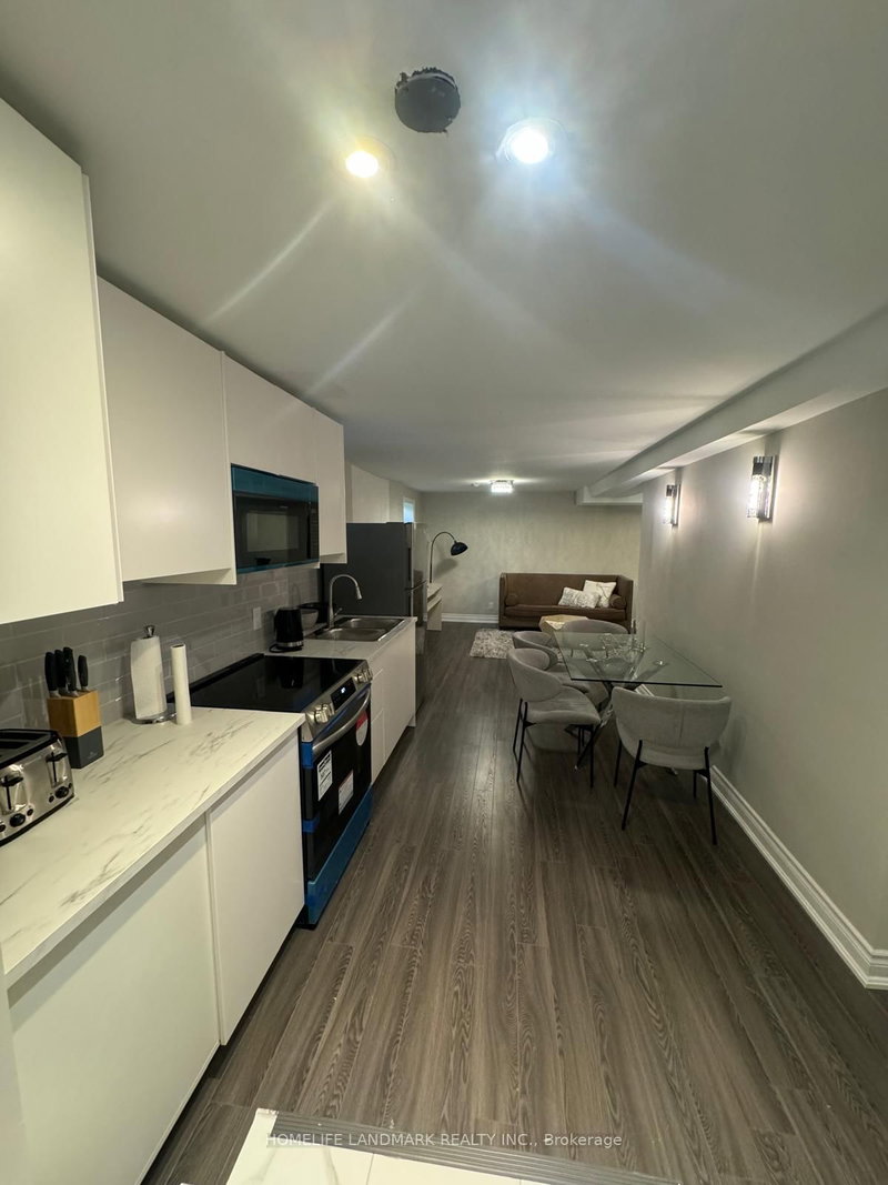 94 Houseman Cres, Richmond Hill, L4C 7S6 | Image 2