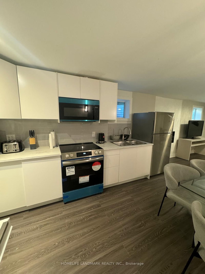 94 Houseman Cres, Richmond Hill, L4C 7S6 | Image 3