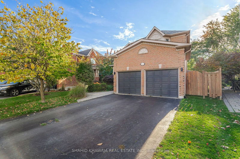 180 Bothwell Cres  Newmarket, L3X 2K4 | Image 2