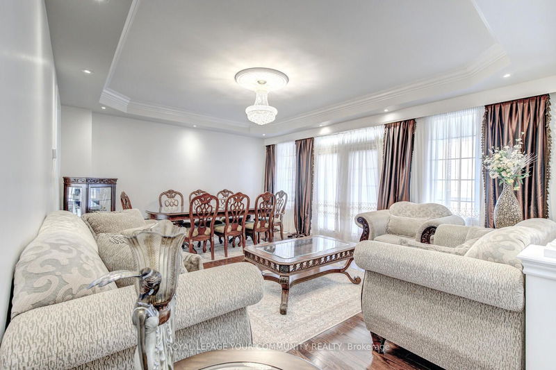 110 Muret Cres  Vaughan, L6A 4H4 | Image 10