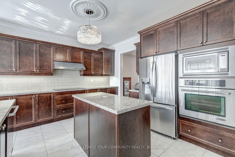 110 Muret Cres  Vaughan, L6A 4H4 | Image 5