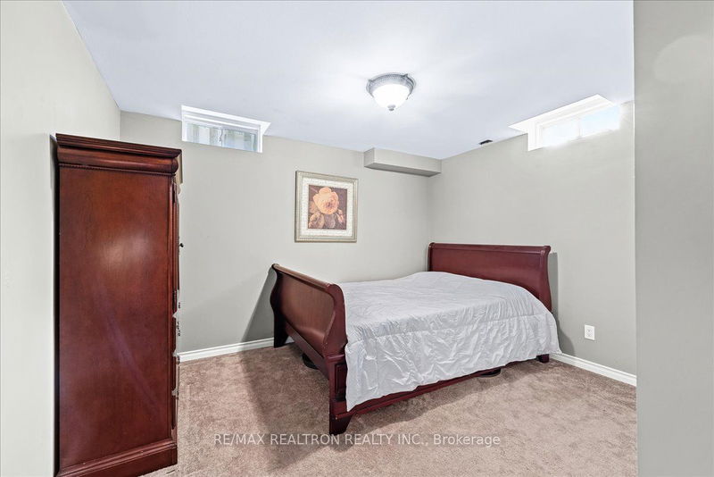 94 Raintree Cres  Richmond Hill, L4E 3Y8 | Image 36