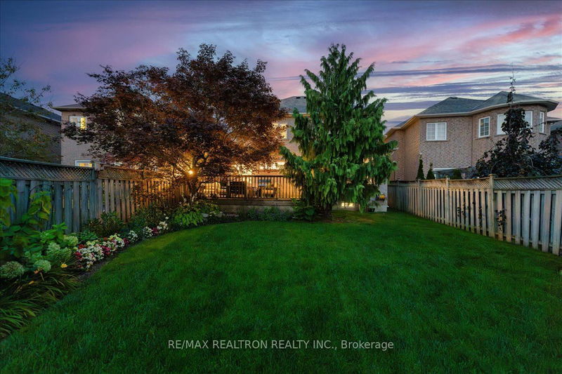 94 Raintree Cres  Richmond Hill, L4E 3Y8 | Image 39