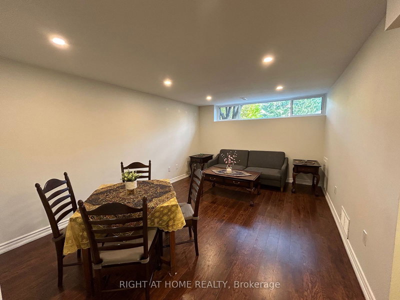 36 Aurora Heights Dr, Aurora, L4G 2W7 | Image 3