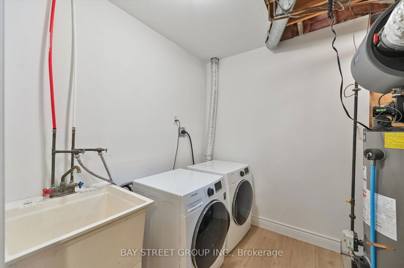 71 Silverdart Cres  Richmond Hill, L4E 3T8 | Image 35